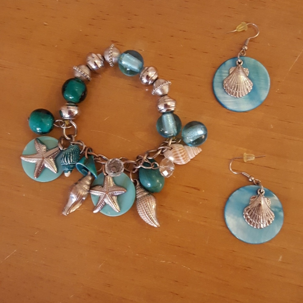 Beachy seashell bracelet and earrings set